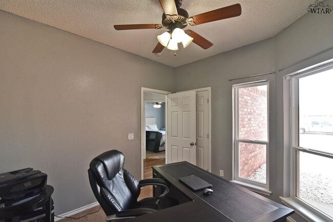 Building Photo - 5516 Chinaberry Dr