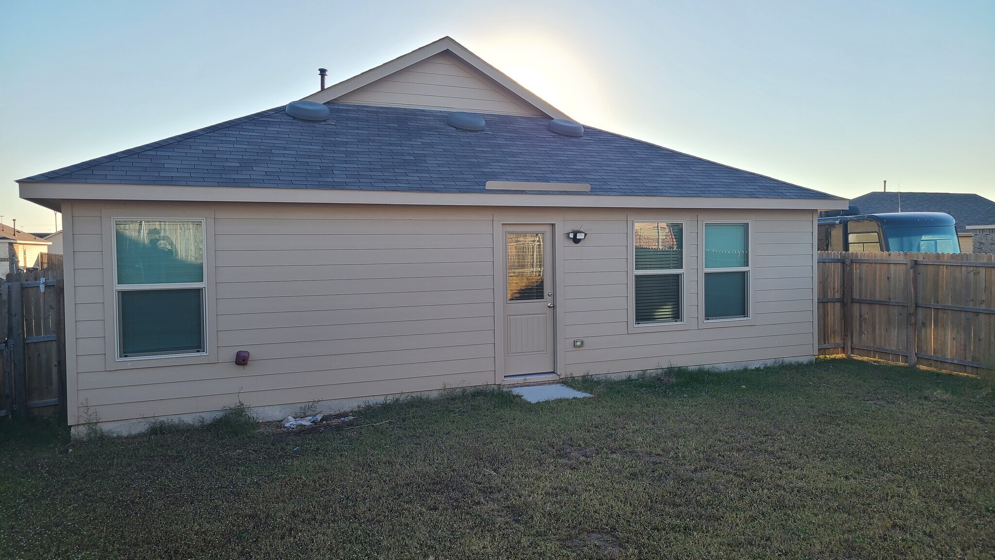 Building Photo - 14301 Saddlebred Way