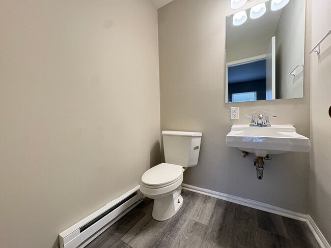 Building Photo - 3 Bedroom, 1.5 Bathroom Home in Greensboro!