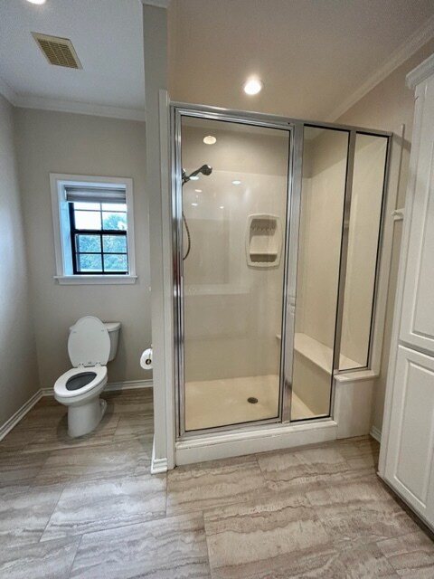 Master bathroom with walk-in shower - 806 Torribrooke Ln