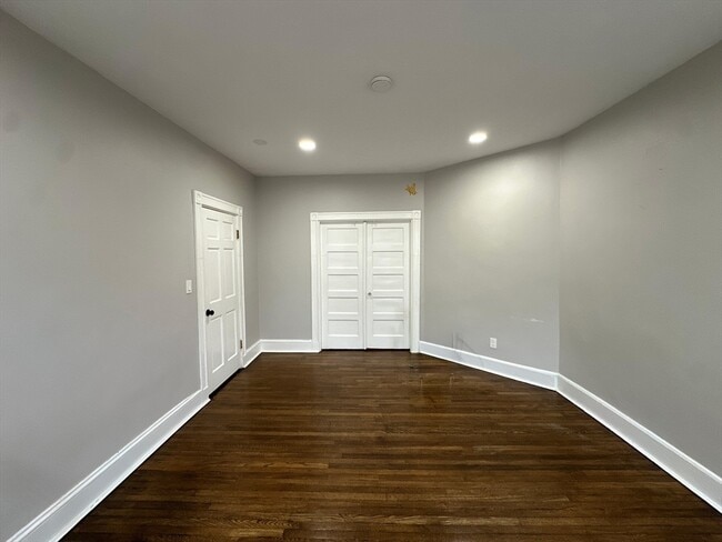 Building Photo - 94 Lonsdale St