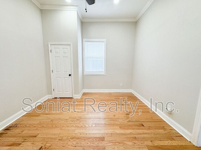 Building Photo - 3307 Baudin St