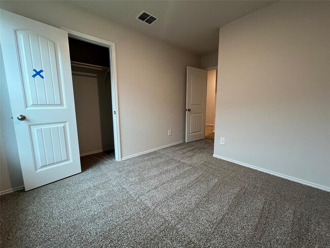 Building Photo - 221 Wirecrested Dr