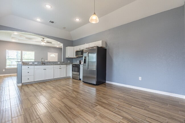 Building Photo - 479 Corliss