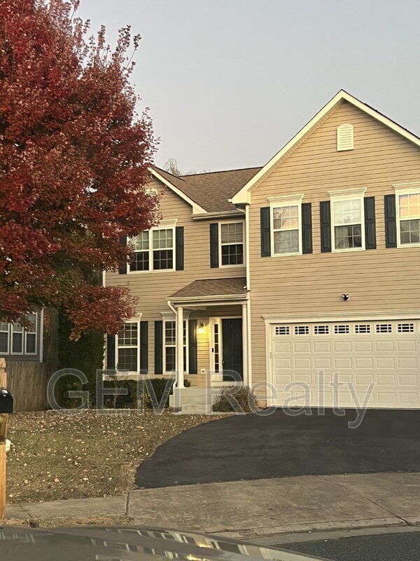 Primary Photo - 11 Maggie Ct