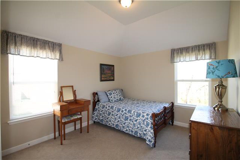 Building Photo - 4236 Longfellow Dr