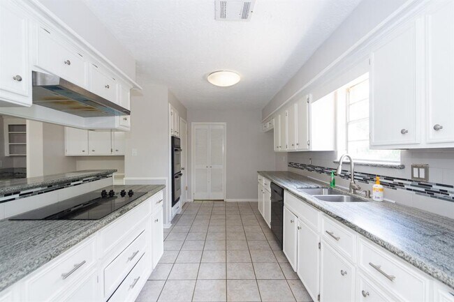 Building Photo - 5414 Forest Timbers Dr