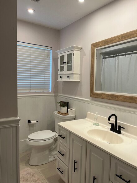 Building Photo - 2884 Pineridge Ave