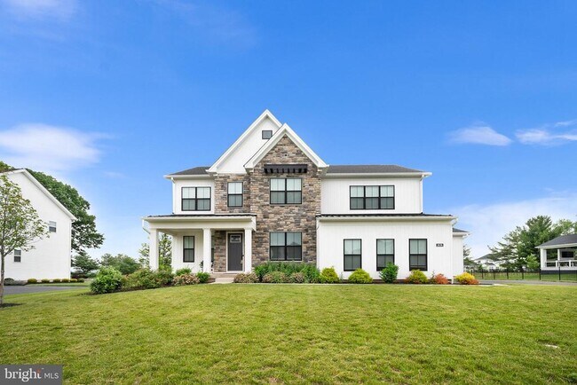 Building Photo - 2639 Hawthorn Dr