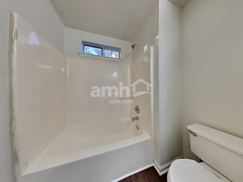 Building Photo - 41 Stallion Run