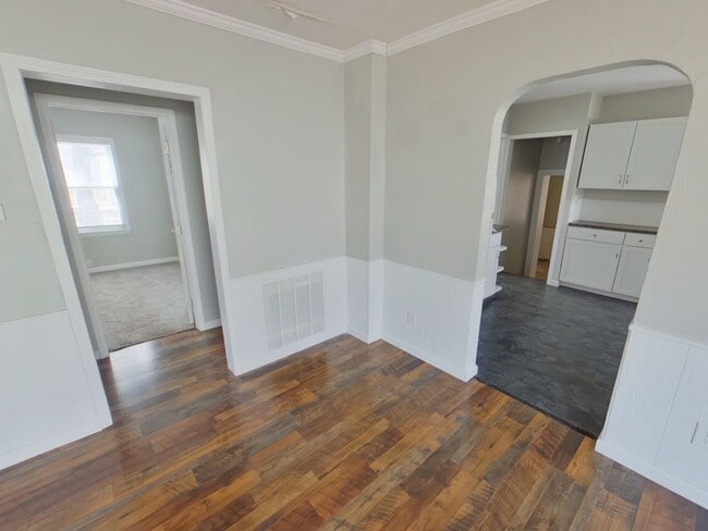 Building Photo - 417 S Leonine Rd