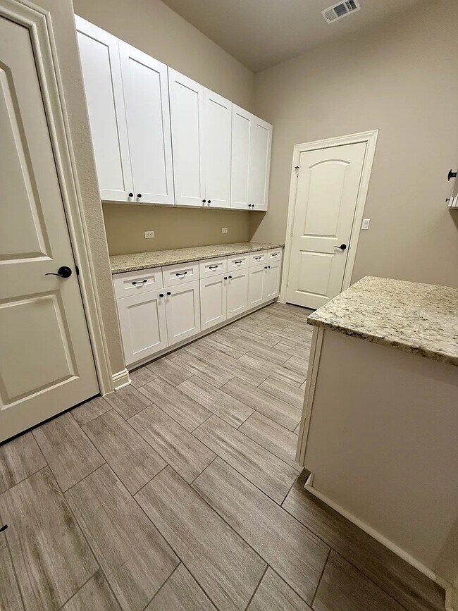 Building Photo - 1110 Bernard Meadows Dr