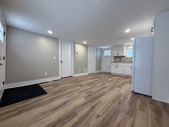 Building Photo - Like New! - 1 Bedroom Home in Muskegon