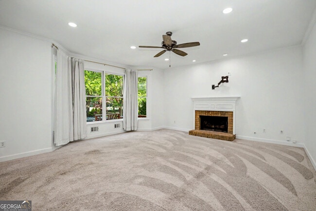 Building Photo - 322 Welton Way