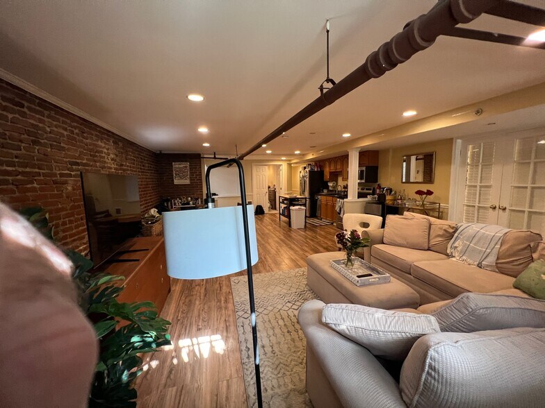 loft style design - 1305 Potomac St NW