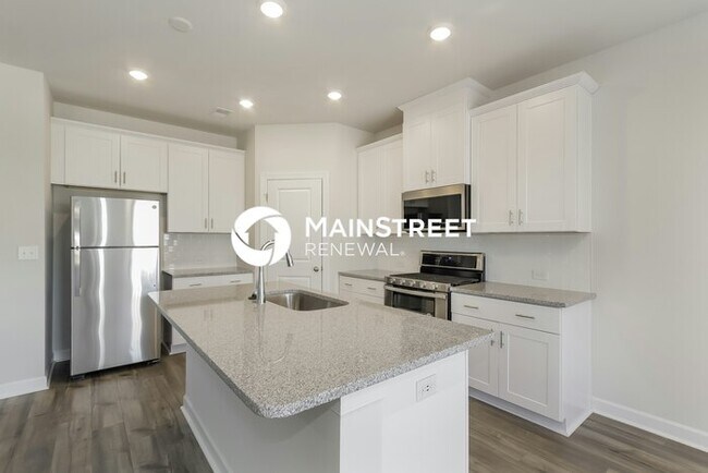 Building Photo - 3 Bedroom Pet-Friendly Home in Charlotte, NC with Main Street Renewal