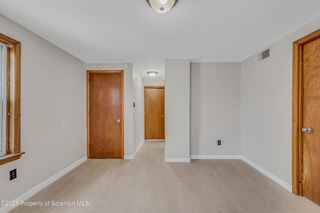 Building Photo - 1605 Bulwer St