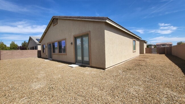 Building Photo - 5 bedroom, 4 bathroom home with a Casita