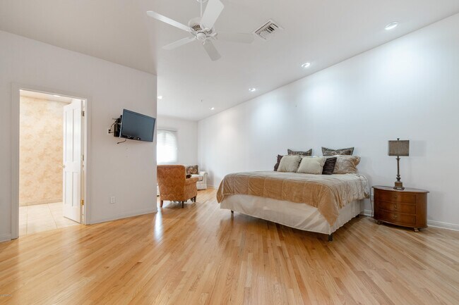 Building Photo - 8423 E Thunderbird Rd