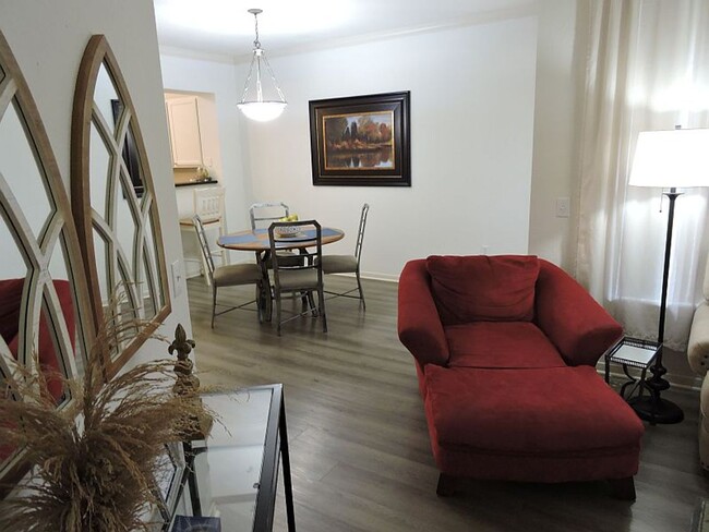 Building Photo - FURNISHED OR UNFURNISHED 3BR/2BA CONDO IN ...