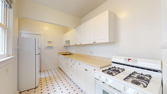 Building Photo - 254 Ivy St