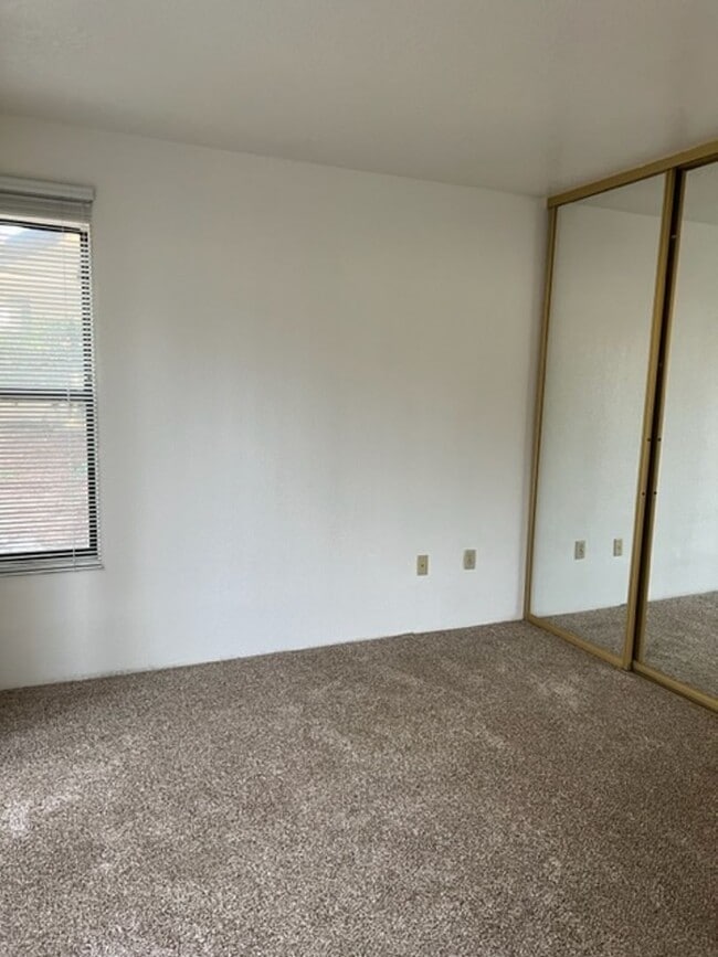 Building Photo - 22 Sierra Lakeside Ln