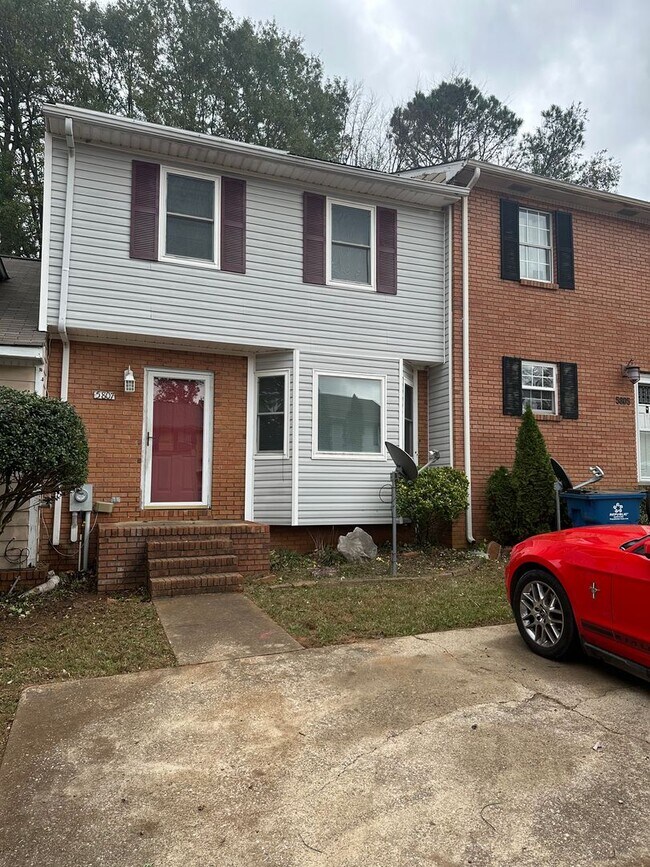 Building Photo - 5807 Woodgate Cir