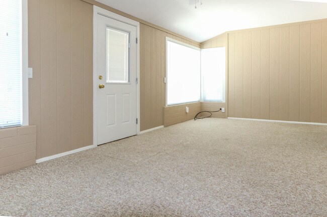Building Photo - 10943 W Tropicana Cir