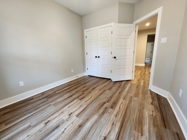 Building Photo - 2312 Lavern St