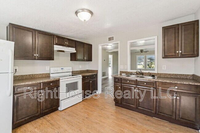 Building Photo - 40542 W 3rd Ave