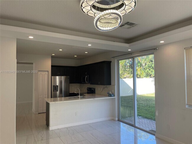 Building Photo - 10739 Oak Bend Way