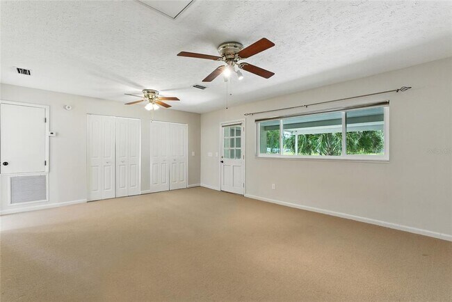 Building Photo - 2205 Henley Rd
