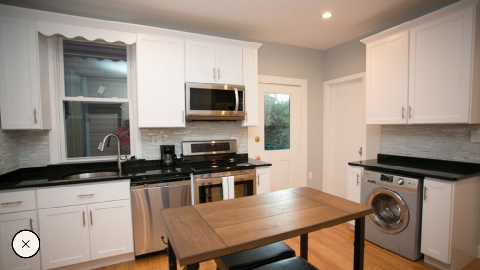 Building Photo - 9 Story St