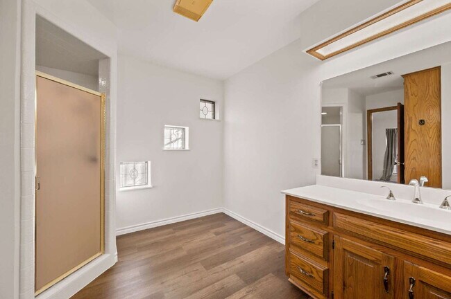 Building Photo - "Charming 3-Bed Oasis with Fireplace in the Heart of Grapevine – 2,238 Sq Ft of Comfort!"