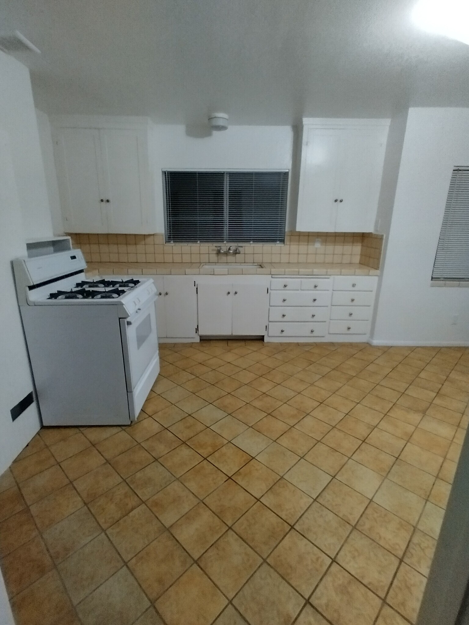 Building Photo - 265 S 21st St