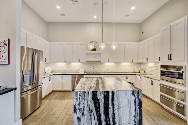Building Photo - 28325 Birnham Woods Dr