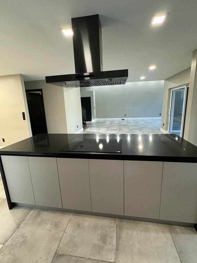 Building Photo - 10366 Buena Ventura Dr