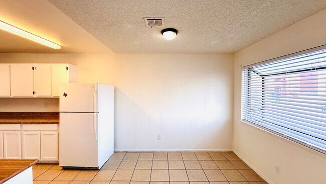 Building Photo - 6217 Yerba Ln