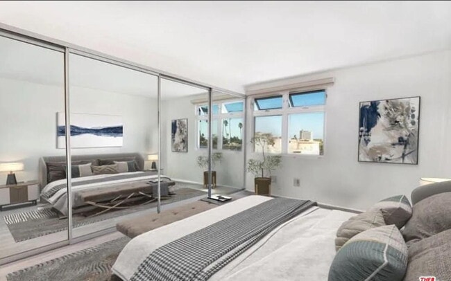 Building Photo - "Charming 1-Bed Oasis in Santa Monica: Har...