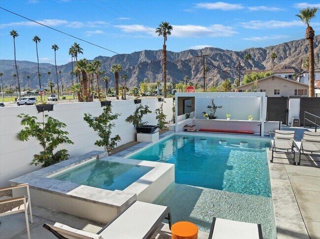 Building Photo - 51116 Avenida Mendoza