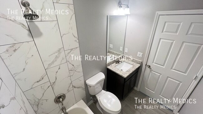 Building Photo - 1682 Waneta St SE