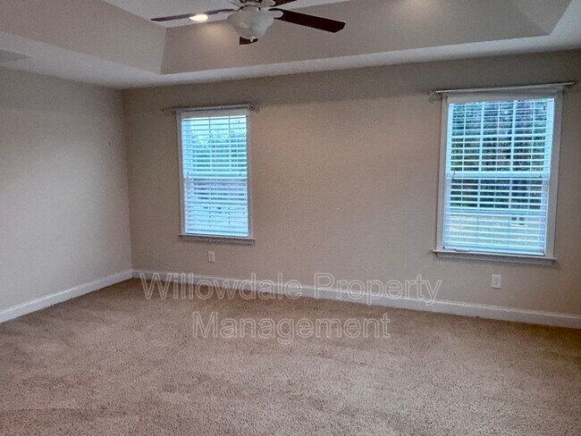 Building Photo - 136 Spring Pine Ln