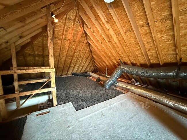 Building Photo - 104 Buckingham Pl