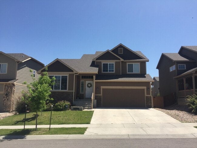 Building Photo - Beautiful, Dog Friendly,  3 Bedroom, 2.5 B...
