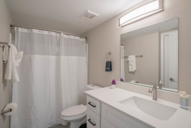 Building Photo - 8550 E McDowell Rd