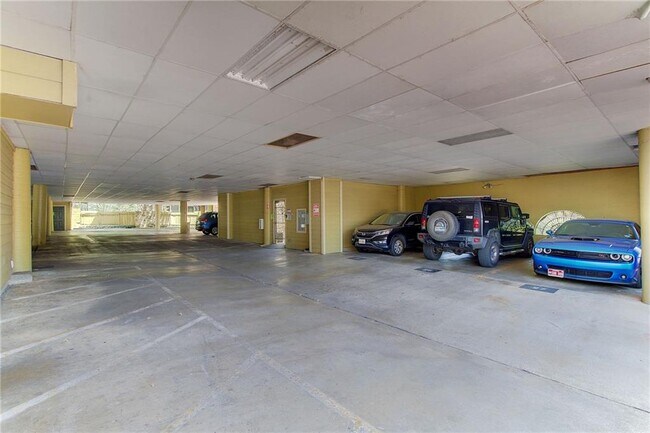 Building Photo - 808 W 29th St