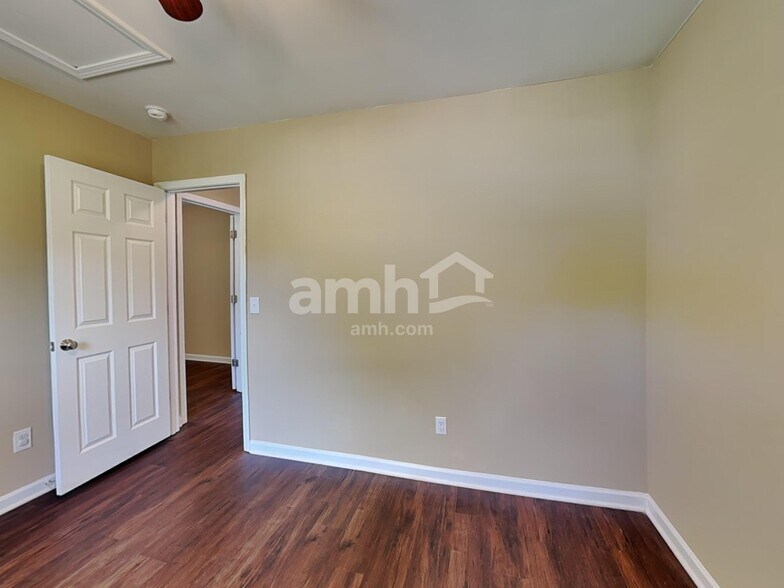 Building Photo - 4652 Midstream Crossing Dr