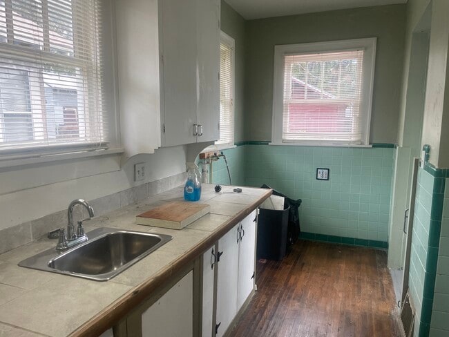 Building Photo - 223 S Phoenix Ave