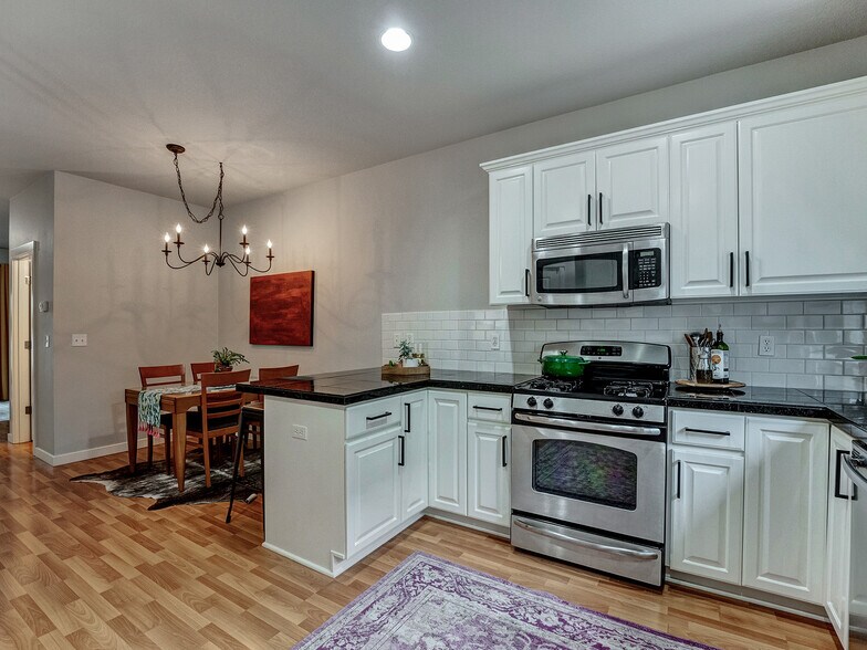 Building Photo - 8918 SW Elena Ln