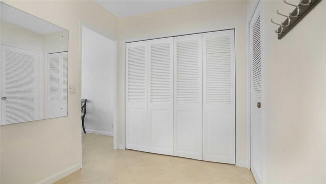 Building Photo - 3430 Galt Ocean Dr